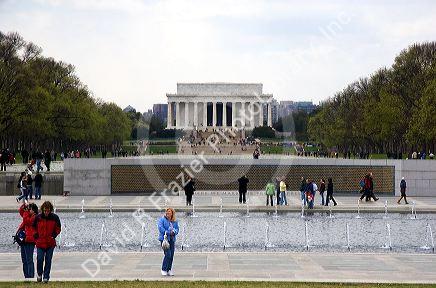The National World War II Memorial and the Lincolin Memorial in Washington, D.C.