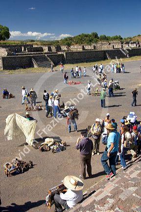 Vendors selling souvenirs along the Avenue of the Dead at Teotihuacan in the State of Mexico, Mexico.