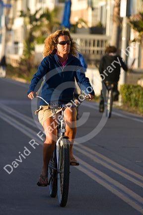 Bicyclist at Mission Beach in San Diego, Southern California, USA.
