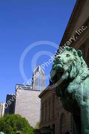 Bronze lion statue at the entrance to the Art Institute of Chicago building in Chicago, Illinois, USA.