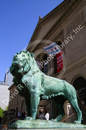 Bronze lion statue at the entrance to the Art Institute of Chicago building in Chicago, Illinois, USA.