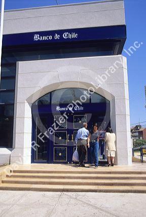 People going in and out of a bank in Renaca, Chile.