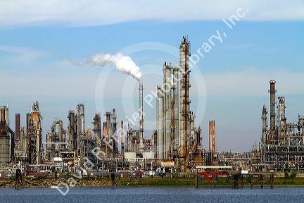 Oil refinery on the Mississippi River near New Orleans, Louisiana, USA.