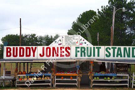 Buddy Jones Fruit Stand along Highway 82 in central Alabama, USA.