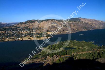 Columbia River Gorge near Hood River, Oregon, USA