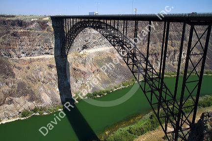 The Perrine Bridge spanning the Snake River Canyon at Twin Falls, Idaho, USA.