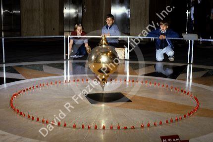 Children watch an earth pendulum at the Museum of American History in Washington DC.