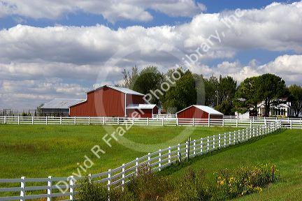 A red barn and farm in Pamona, Kansas.
