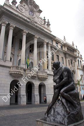 Sculpture of a couple kissing in Sao Paulo, Brazil.