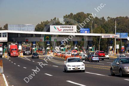 A toll plaza on Highway 95 in Mexico.