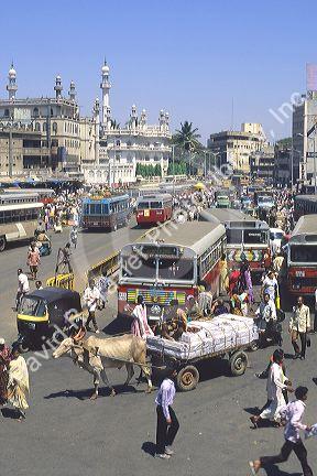 Crowded street and market scene in Bangalore, India.
