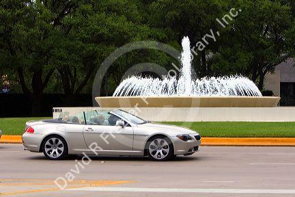 Water fountain at the north entrance to Hermann Park in Houston, Texas.
