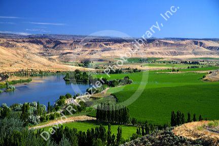 Farmland along the Snake River at Glenns Ferry, Idaho, USA.