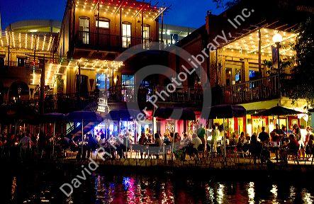Outdoor dining along the River Walk in San Antonio, Texas, USA.