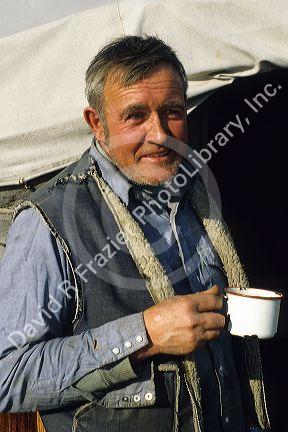 Sheepherder Jim Eastman near Emmett, Idaho, USA.