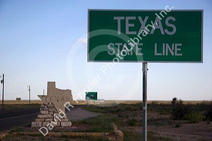 Texas state line bordering New Mexico on U.S. Highway 285.
